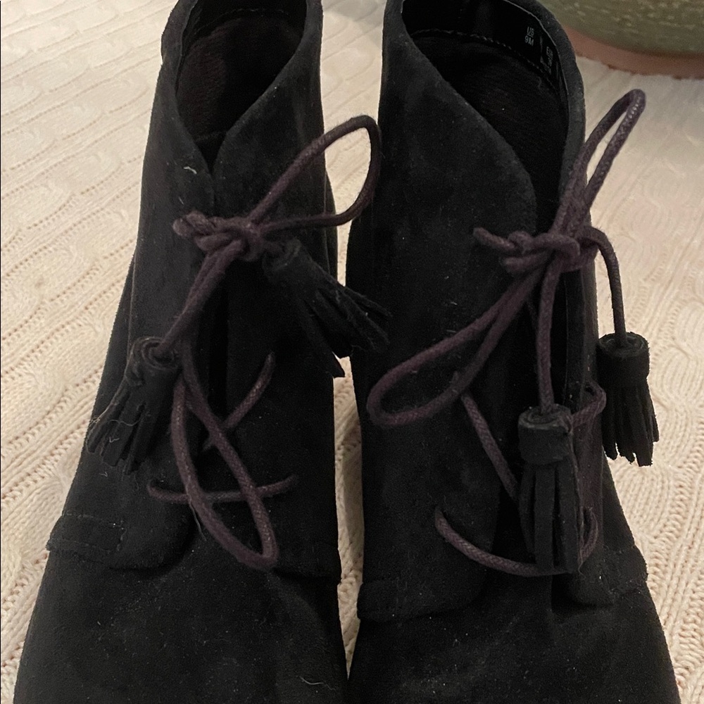 Women’s 9 Dr. Scholl’s Dakota black Be Energized boot foam technology wedge heel
